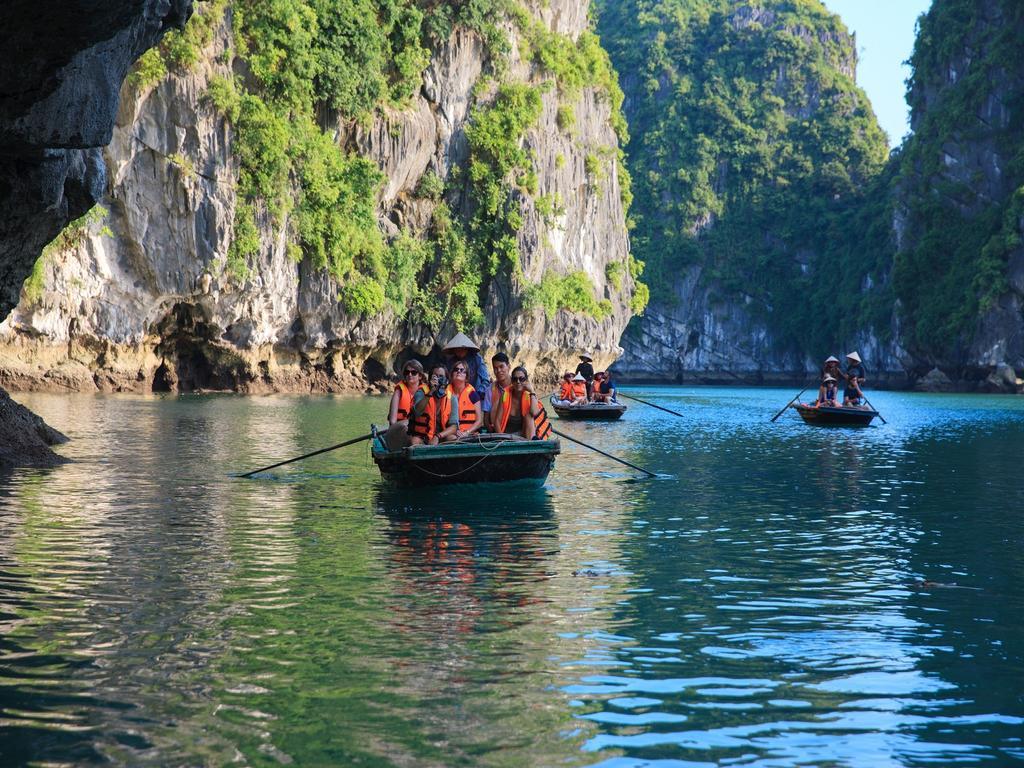 Garden Bay Premium Cruise Hotel Ha Long Buitenkant foto