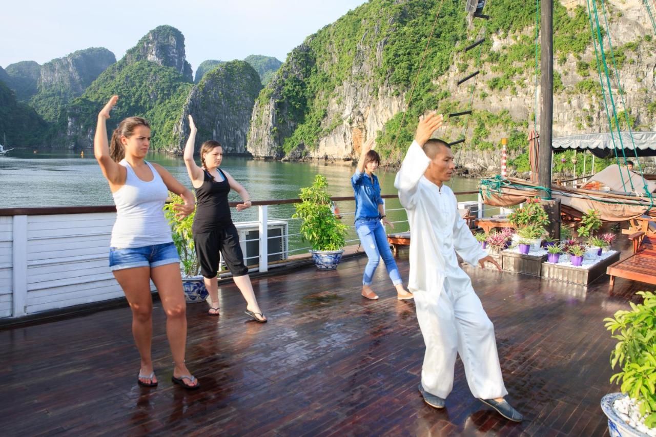 Garden Bay Premium Cruise Hotel Ha Long Buitenkant foto